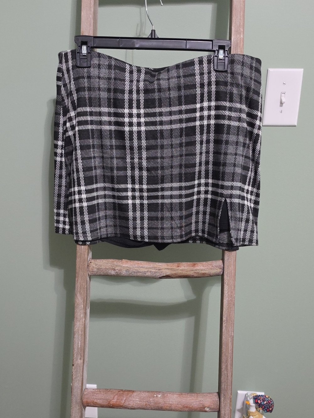 American Eagle Outfitters Black & White Plaid Mini Skort